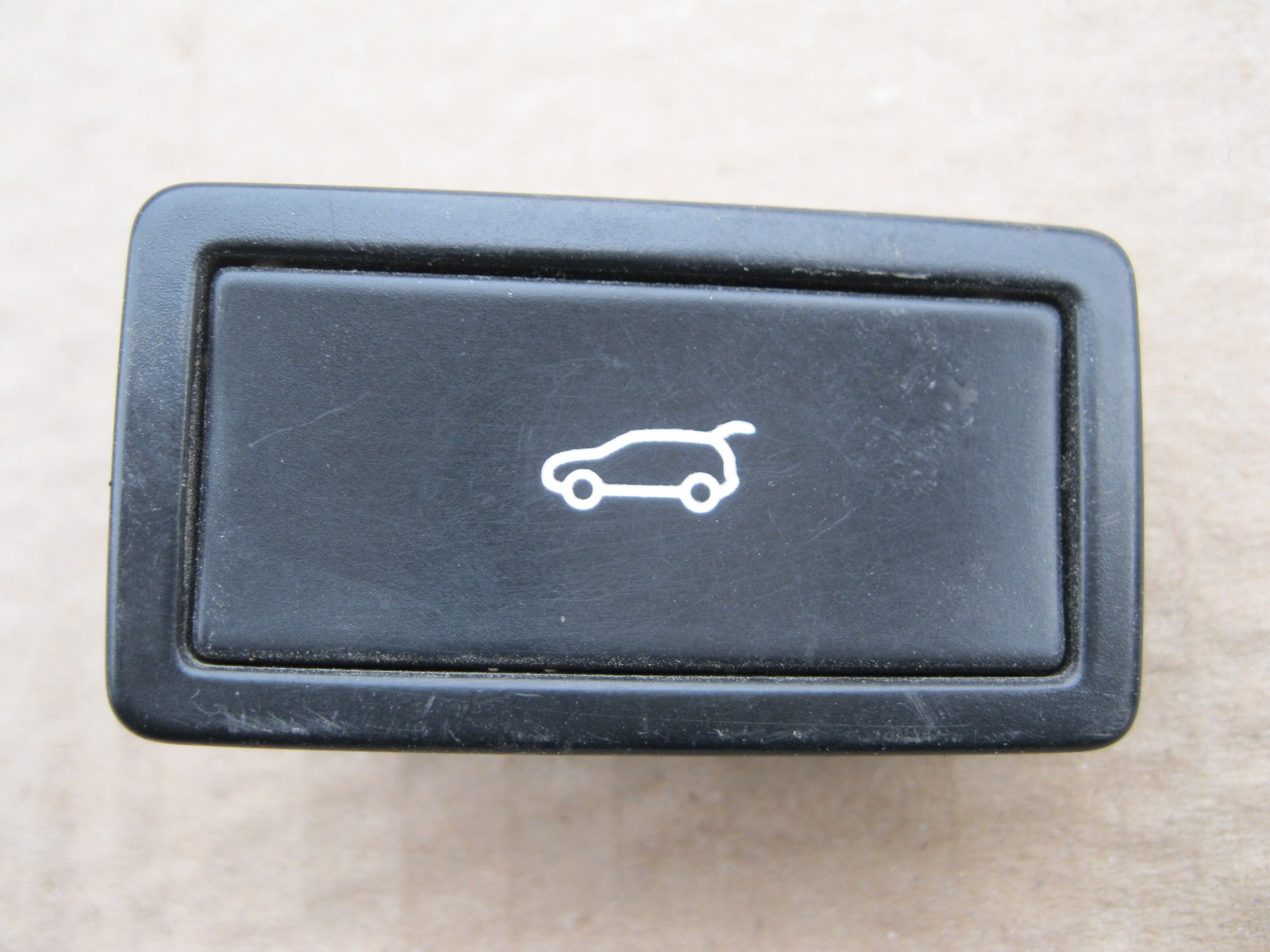 ручка багажника vw bora. кнопка багажника vw polo. кнопка открывания багажника джетта 5. разъём кнопки багажника поло седан. кнопка крышки багажника vw b6 артикул.