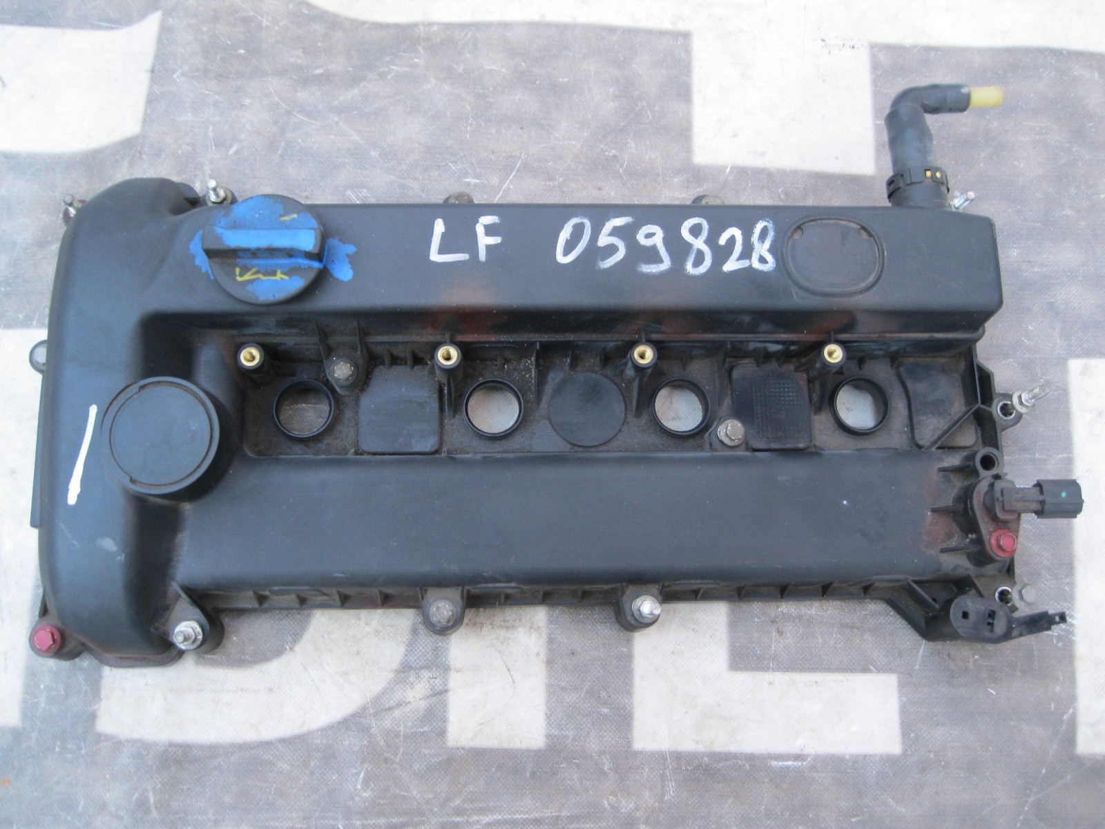 8. Клапанная крышка мазда 5. Датчики на клапанной крышки мазда 6 gg. Крышка клапанной крышки мазда трибьют 2003г 2. Клапанная крышка мазда 6 1.