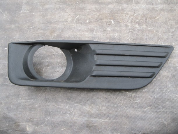 Ford Focus 2 2005-2008 Накладка противотуманной фары правая