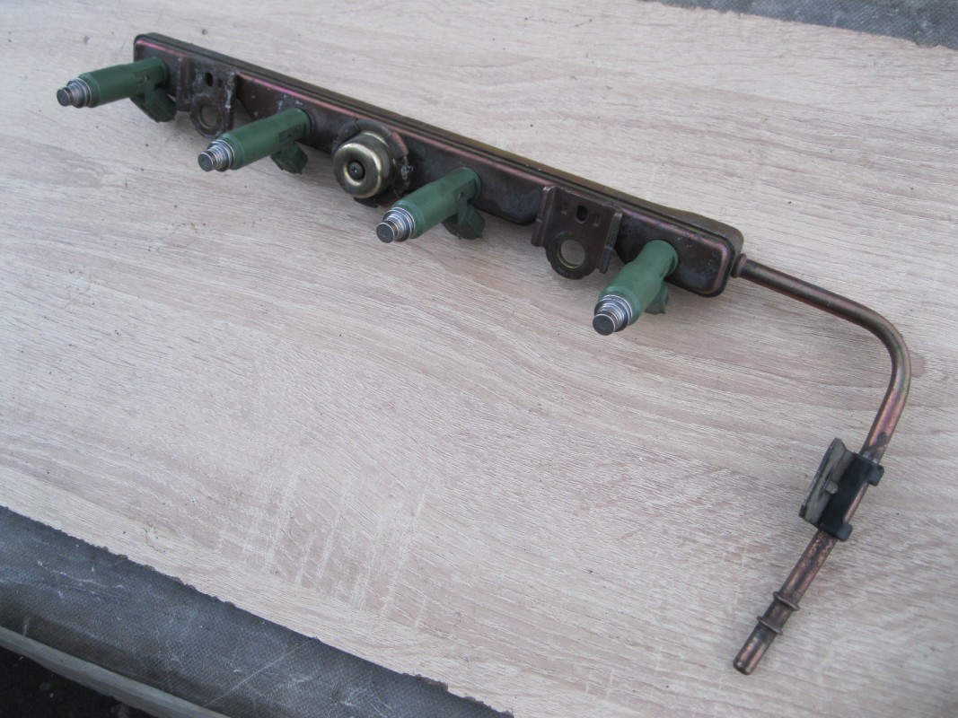 топливная рампа авенсис 2. топливная рампа авенсис. топливная рампа авенсис. 23270 toyota. топливная рампа тойота авенсис.