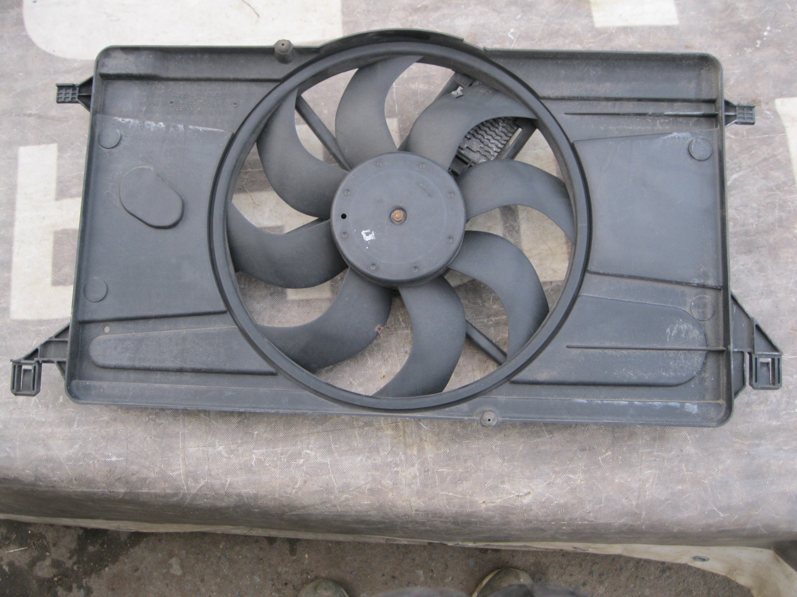 Вентилятор охлаждения радиатора фокус 2. Вентилятор охлаждения Ford Focus 2. Вентилятор охлаждения Форд фокус 2. Форд фокус 2 2007 год вентилятор охлаждения.