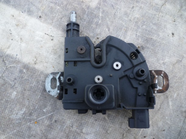Ford Focus 2 2005-2011 Замок капота