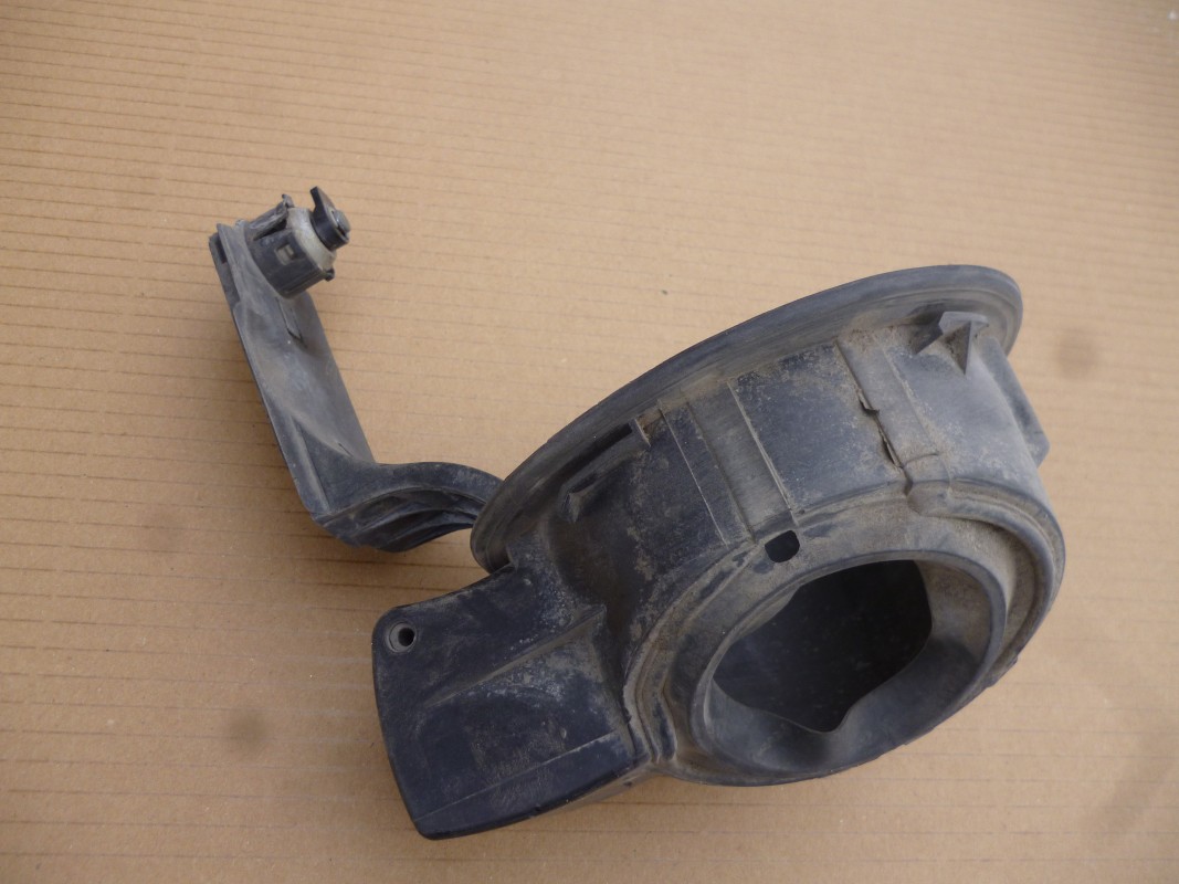 маслозаливная горловина форд фиеста. масло заливна горловина t80sc. Ford fusion горловина топливного бака. клапанная крышка форд фьюжн. 1 670 554 корпус заливной горловины топливного бака ford.