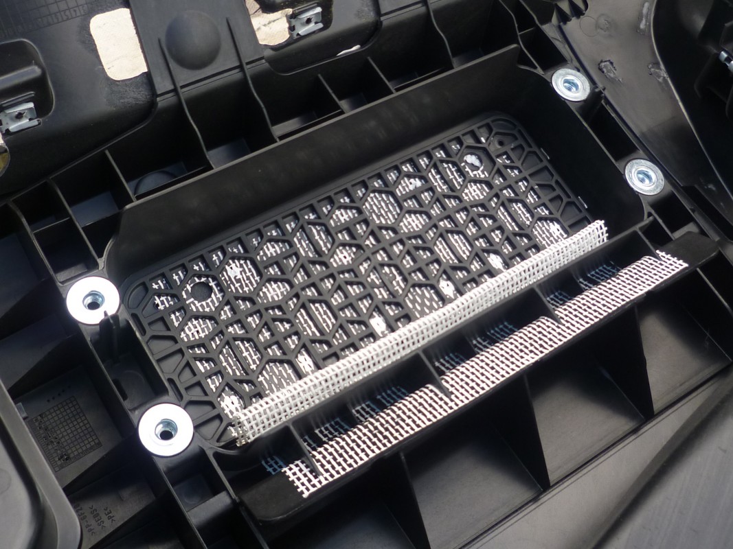 Volkswagen Touareg NF Торпедо. Купить по низкой цене на разборке. ID4959