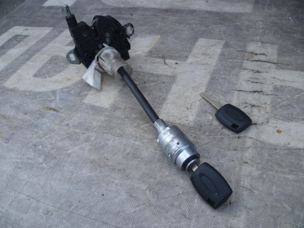 Ford Focus 2 2005-2011 Замок капота