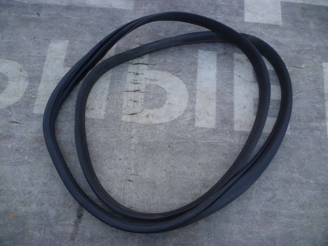 Уплотнитель заднего проема двери. Уплотнитель 2108-6107018. Уплотнитель дверного проема киа рио 4. Уплотнитель 2108 6107018 р. Киа рио 2 уплотнитель задних стекол артикул.