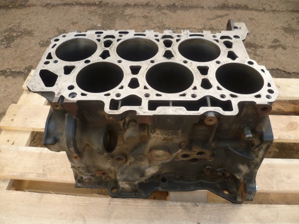 Volkswagen Touareg NF 2011-2018 Блок цилиндров (двигателя) CMTA