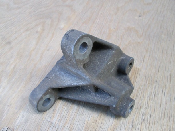 Ford Focus 1 1998-2005 Кронштейн КПП нижний