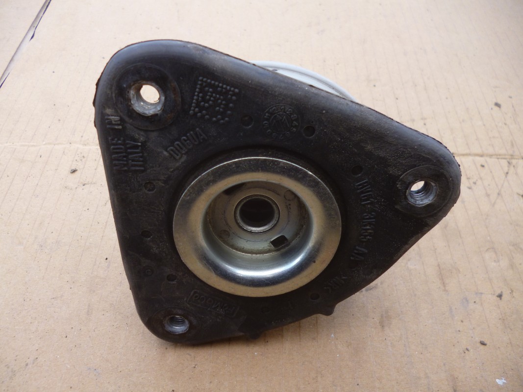 Опора стойки передней мазда премаси. Верхняя опора стойки focus 2. Опорный подшипник переднего амортизатора форд эксплорер 5. Опора амортизатора форд фокус 3. Опоры стоек фокус 3.