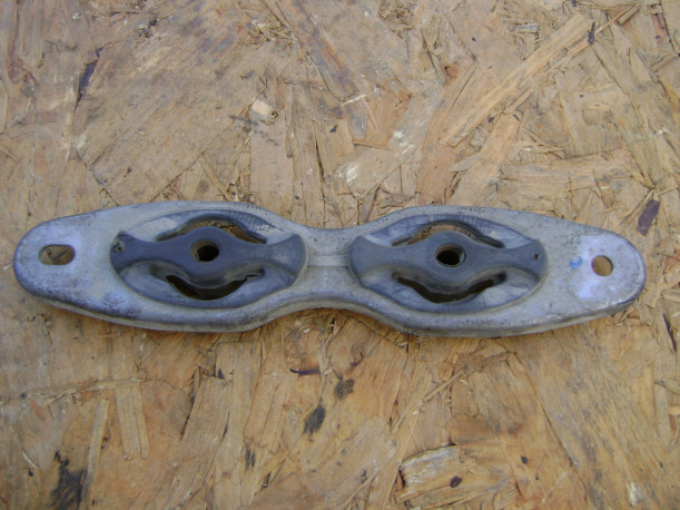 Ford Focus 3 2011-2018 Кронштейн глушителя