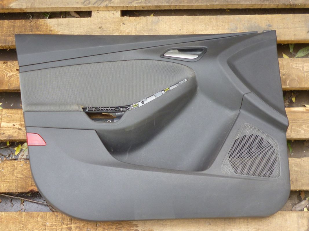 обшивка двери ford focus 3. дверная карта ford focus 3. форд фокус 3 обивка двери. обшивка дверных карт форд фокус 3. обшивка задней двери форд фокус 3.